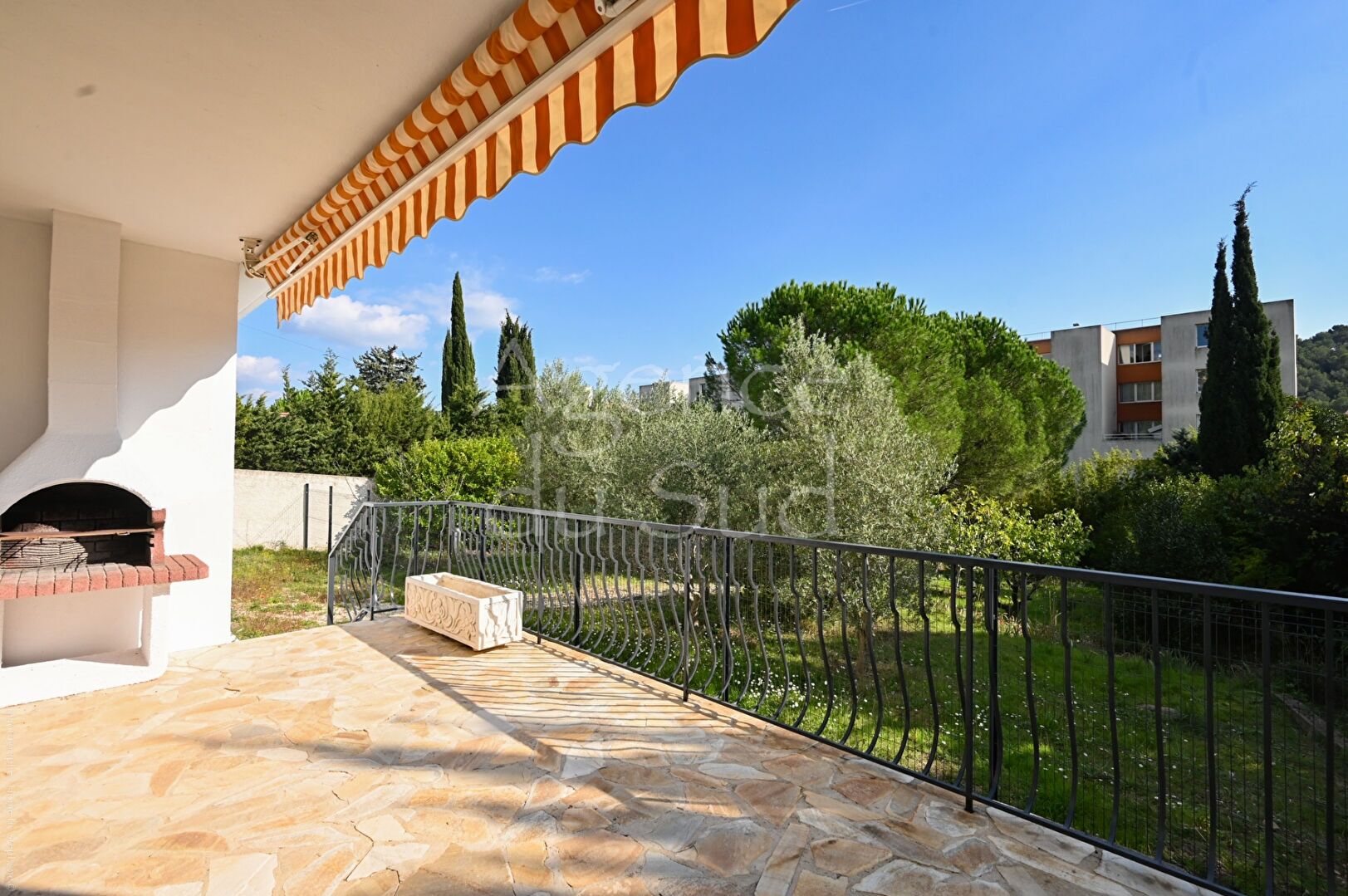 Villa Carnoux En Provence 5 pièces 94 m2 entièrement rénové.