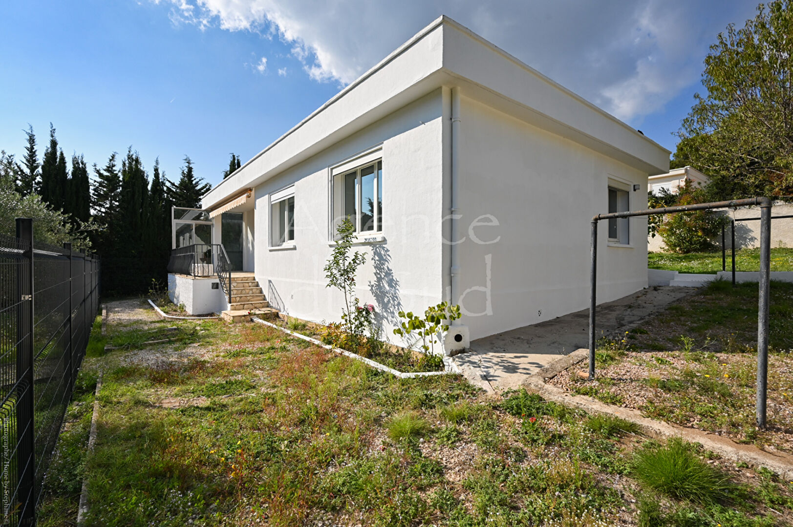 Villa Carnoux En Provence 5 pièces 94 m2 entièrement rénové.