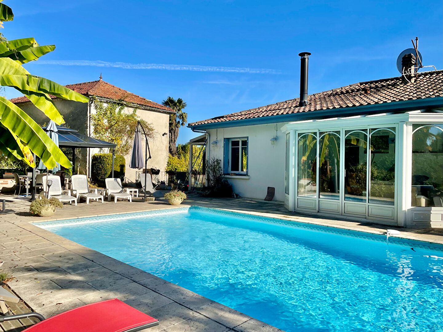 LOT  et GARONNE-  Laroque Timbaut-Ensemble de 2 Maisons, Piscine,  Dépendances sur 5 Hectares