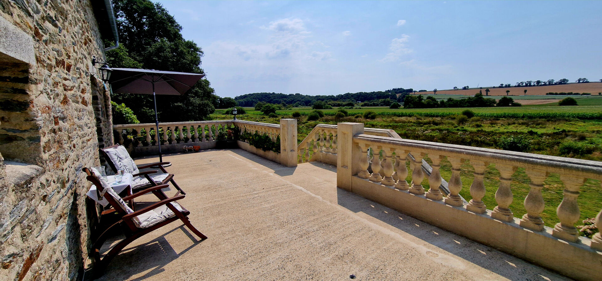 Photo COTES D'ARMOR Maison en pierre 3 chambres, bien présentée avec magnifique terrasse surélevée, vue, atelier, terrain image 3/6