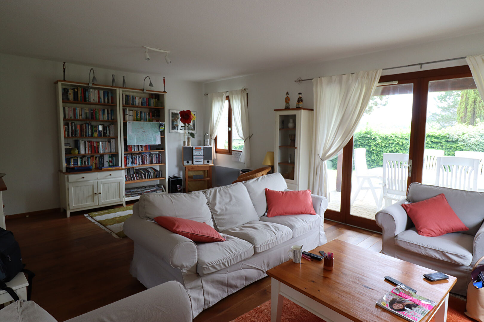Photo CORREZE. Proche SEILHAC. Maison entièrement meublée avec 4 chambres, entourée d'un jardin plat. image 5/6