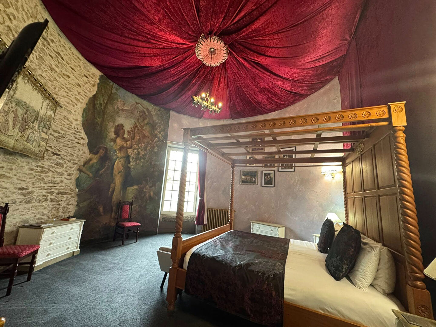 10-bedroom property in Haute-Vienne, Nouvelle-Aquitaine, featuring ornate decor and a dramatic ceiling.