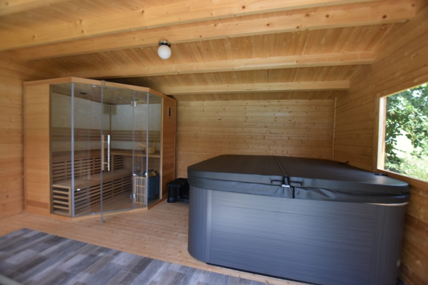 Property with sauna and hot tub in Haute-Vienne, Nouvelle-Aquitaine, featuring wood panelled interior.