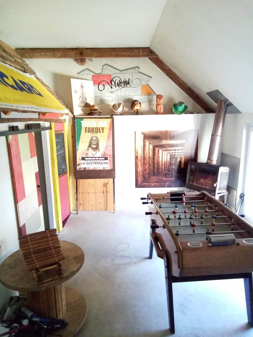 Spacious property in Creuse, Nouvelle-Aquitaine with five bedrooms and recreational areas, including a foosball table.