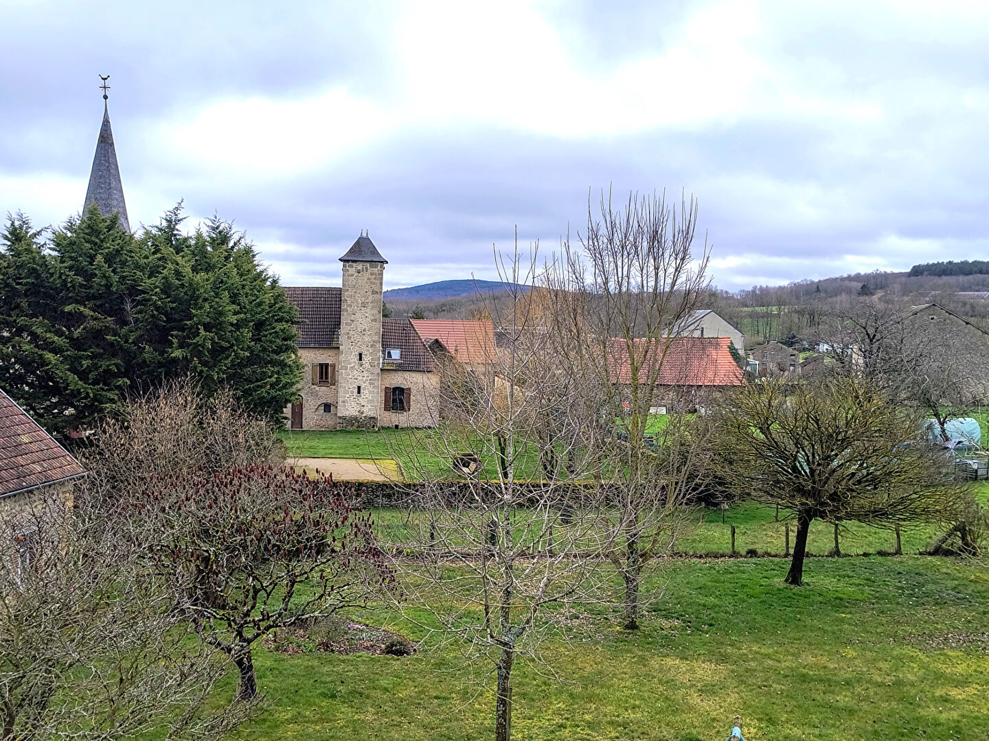 Property in Creuse, Nouvelle-Aquitaine, featuring a garden, outbuildings, and traditional French architecture.