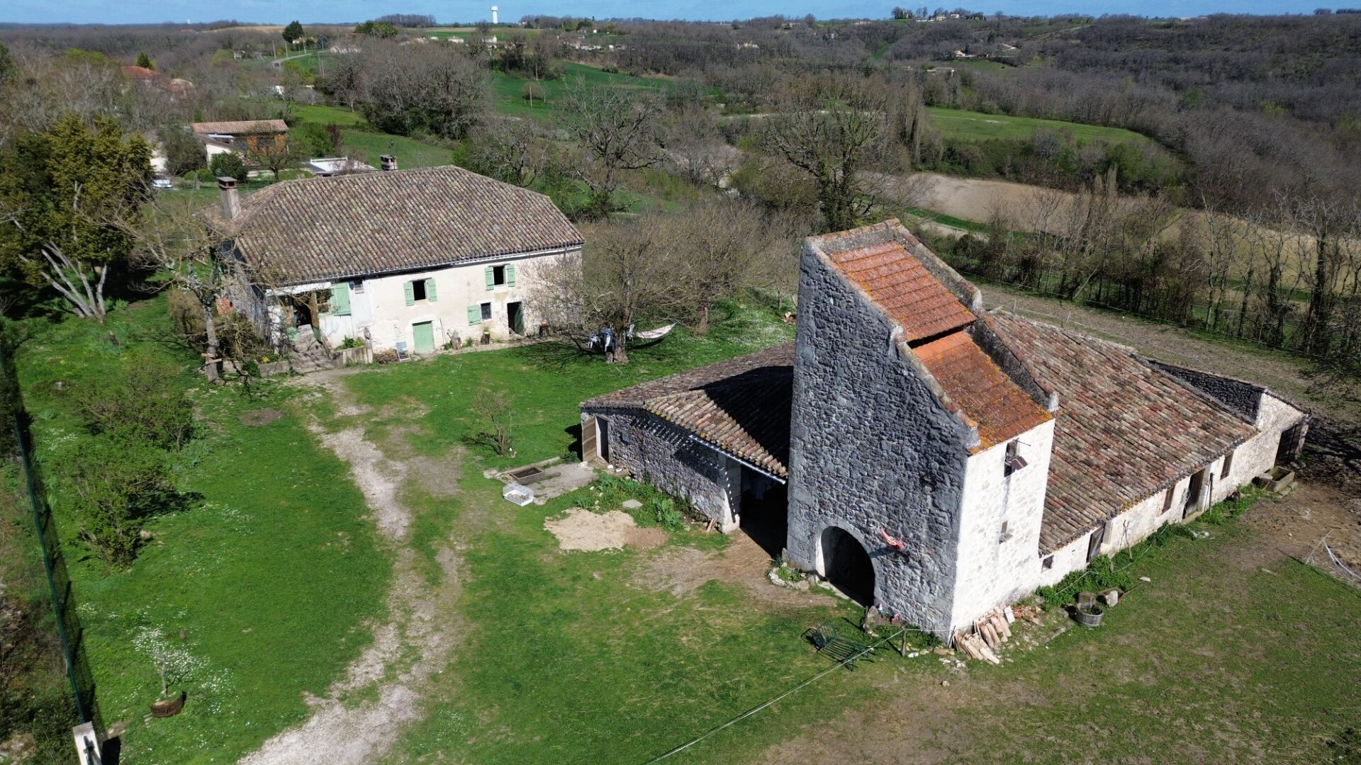 TARN ET GARONNE Ferme En Pierre Avec Grange à Renover, Belle Vues Et 3+ Hectares Terrain