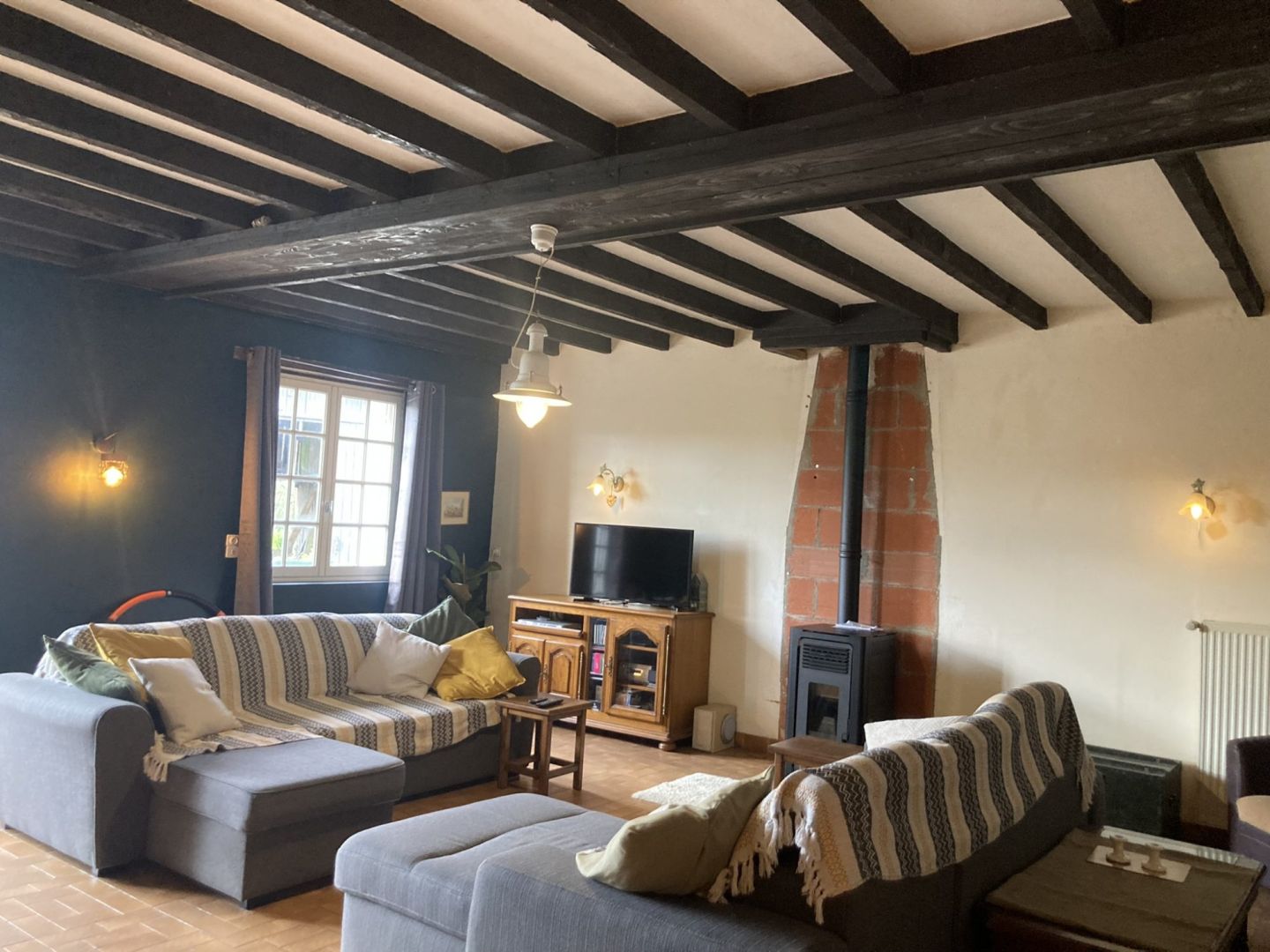 Photo MAYENNE - Gorron -Longère Spacieuse Avec De Nombreuses Dépendances image 5/6