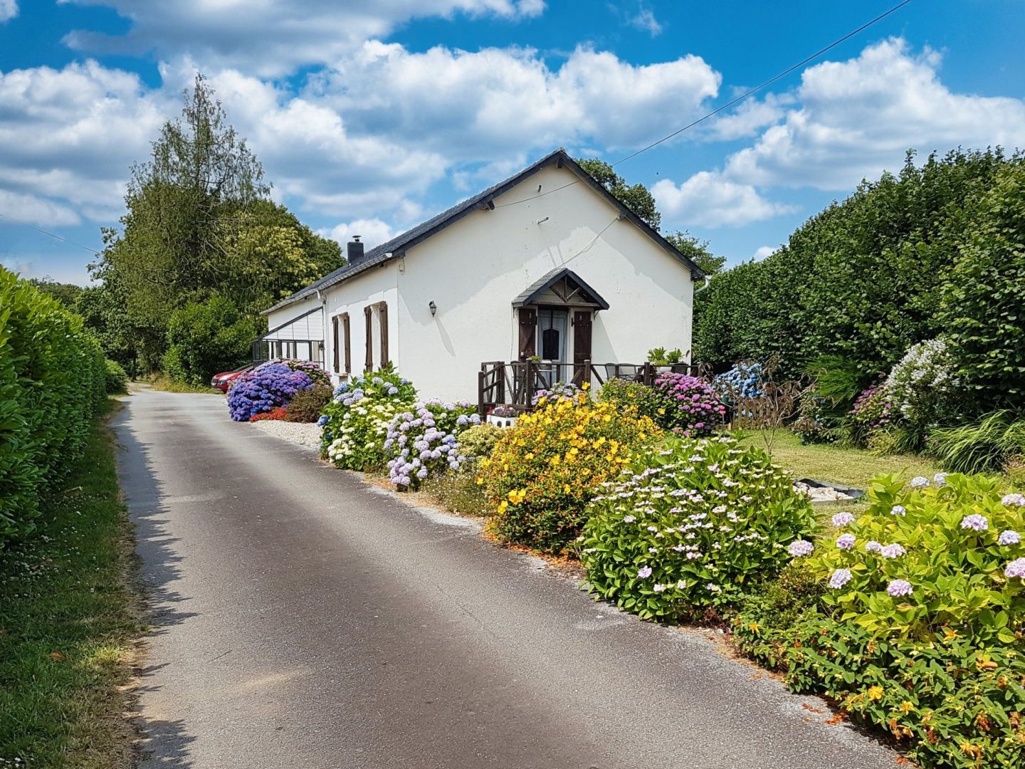 FINISTÈRE: Proche Huelgoat. Maison De 2 Chambres Avec Un Gîte De 2 Chambres.