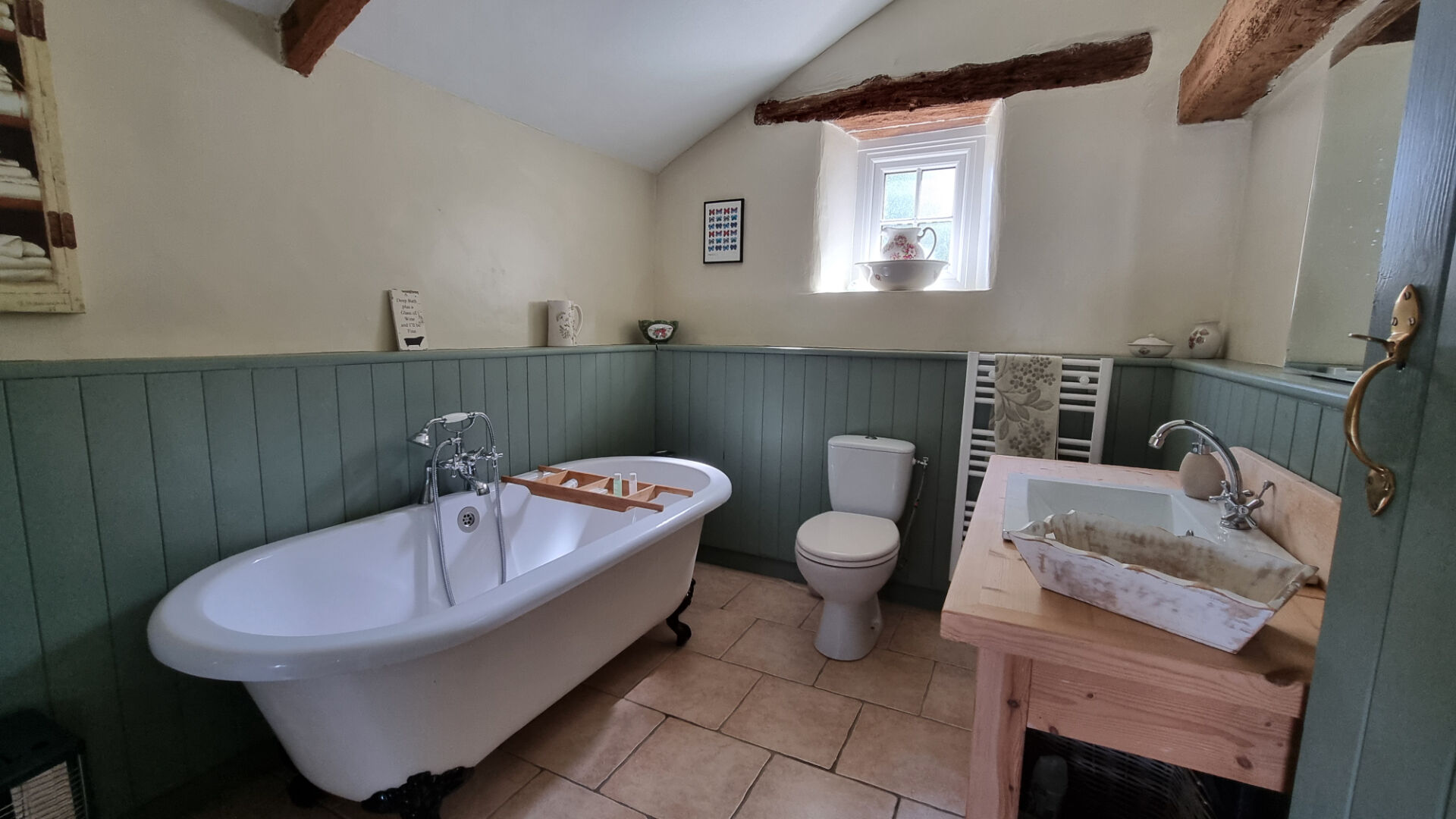 Photo COTES D'ARMOR, Proche De Mur De Bretagne, Deux Propriétés En Pierre De 4 Chambres Et Une Avec 1 Chambre, Piscine Chauffée Et écurie image 4/6