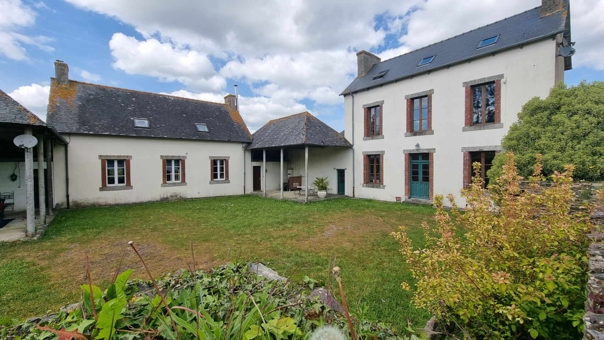 COTES D'ARMOR, Merléac, Ancien Maison D'école De 3 Chambres Avec 2 Appartements à Deux Chambres