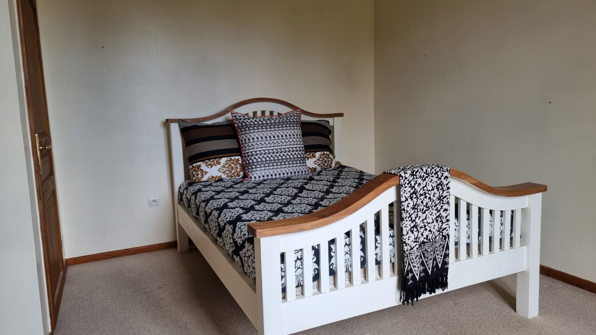 Photo COTES D'ARMOR, Merléac, Ancien Maison D'école De 3 Chambres Avec 2 Appartements à Deux Chambres image 6/6