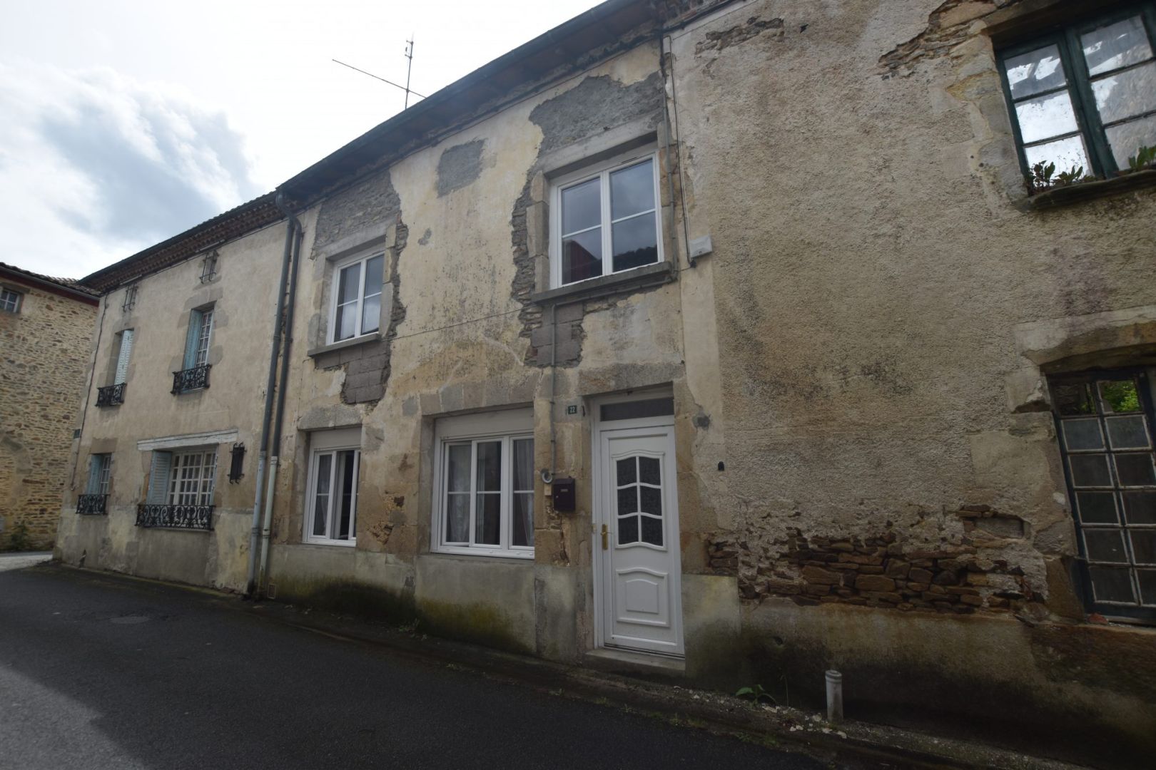 HAUTE VIENNE - Proche BESSINES SUR GARTEMPES - Maison De Village - 6 Chambres