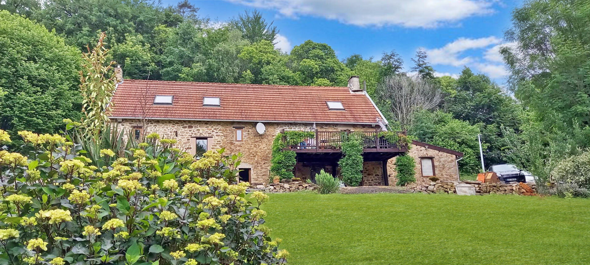 Charming property in Haute-Vienne, Nouvelle-Aquitaine, featuring a garden and scenic views. Ideal for rural living.