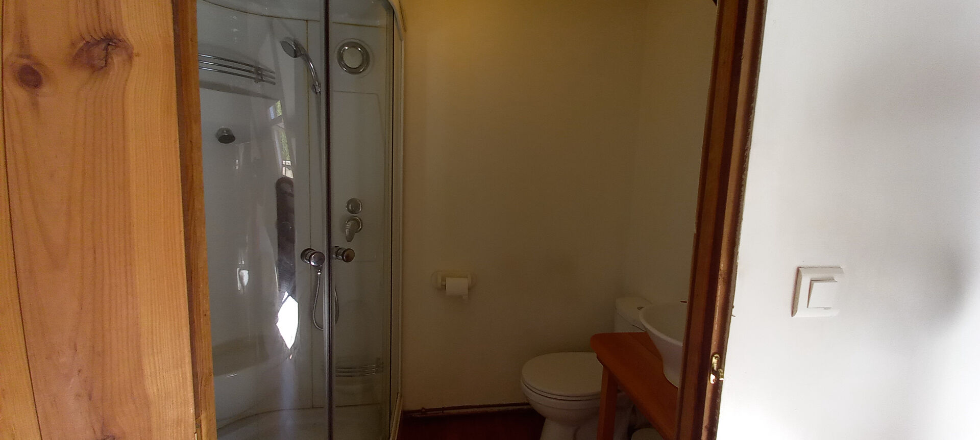 Bathroom featuring a shower and toilet in a property located in Haute-Vienne, Nouvelle-Aquitaine, postcode 87120.