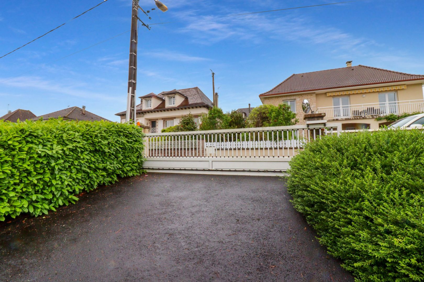 Photo CORREZE. TULLE. Maison spacieuse avec 6 chambres, 2 garages, grande piscine chauffée et un jardin de 1 736m2. image 5/6