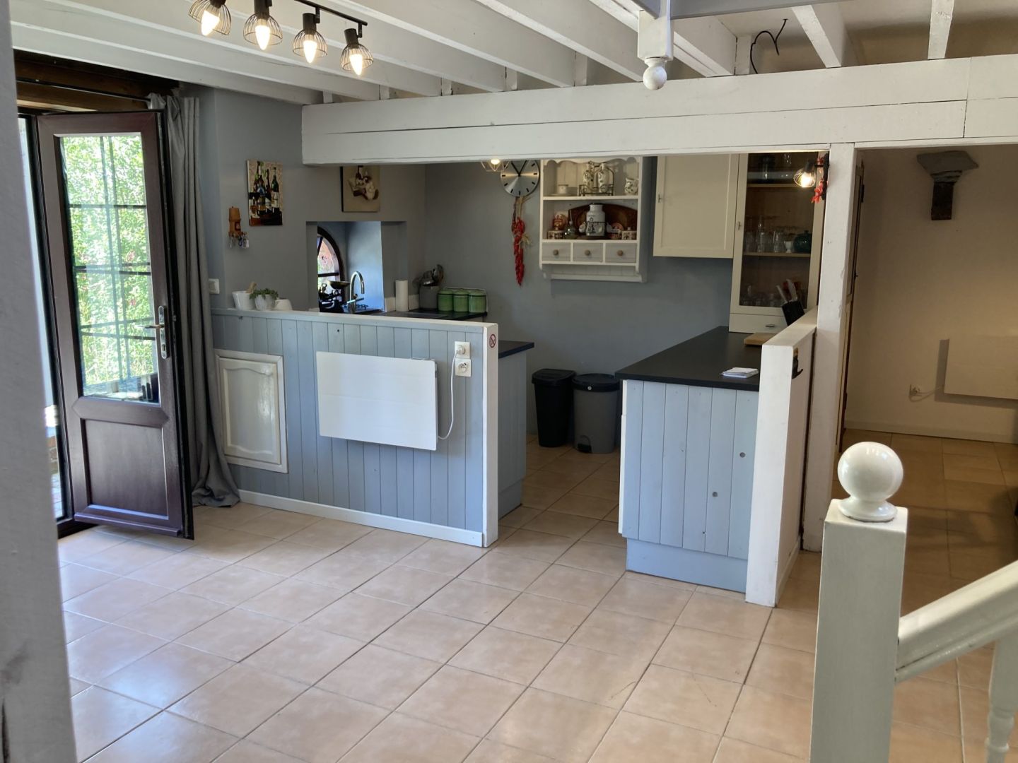 Photo MAYENNE - Lassay Les Chateaux, Maison En Pierres Avec Trois Chambres, Grand Espace De Vie image 5/6