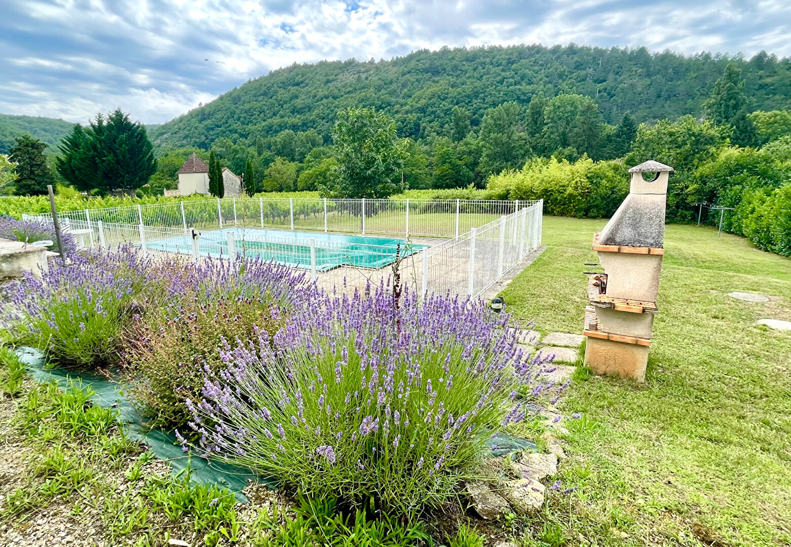 Photo LOT - Luzech - Maison ,3 Chambres, Garage et Piscine. image 1/6