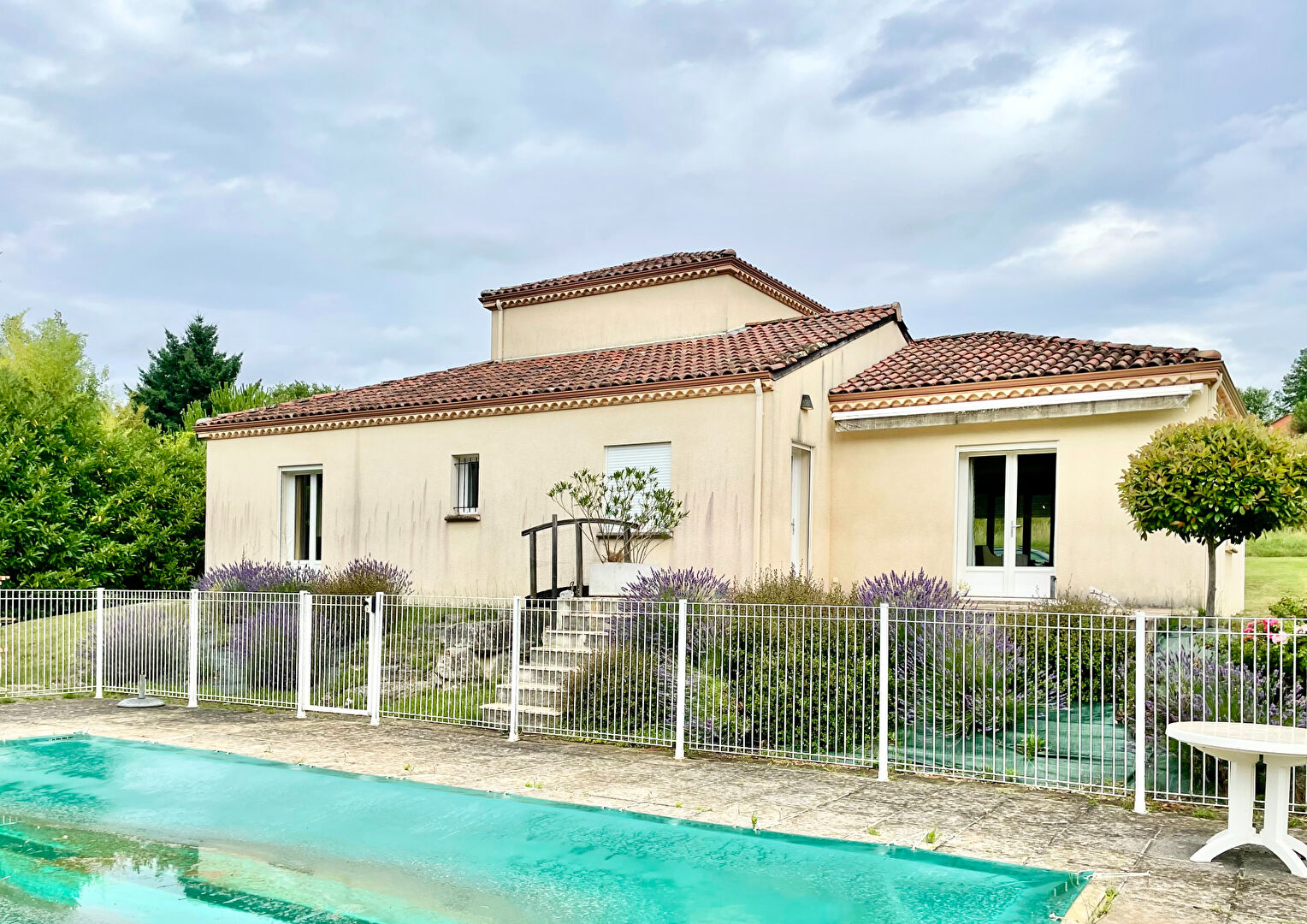 Photo LOT - Luzech - Maison ,3 Chambres, Garage et Piscine. image 2/6