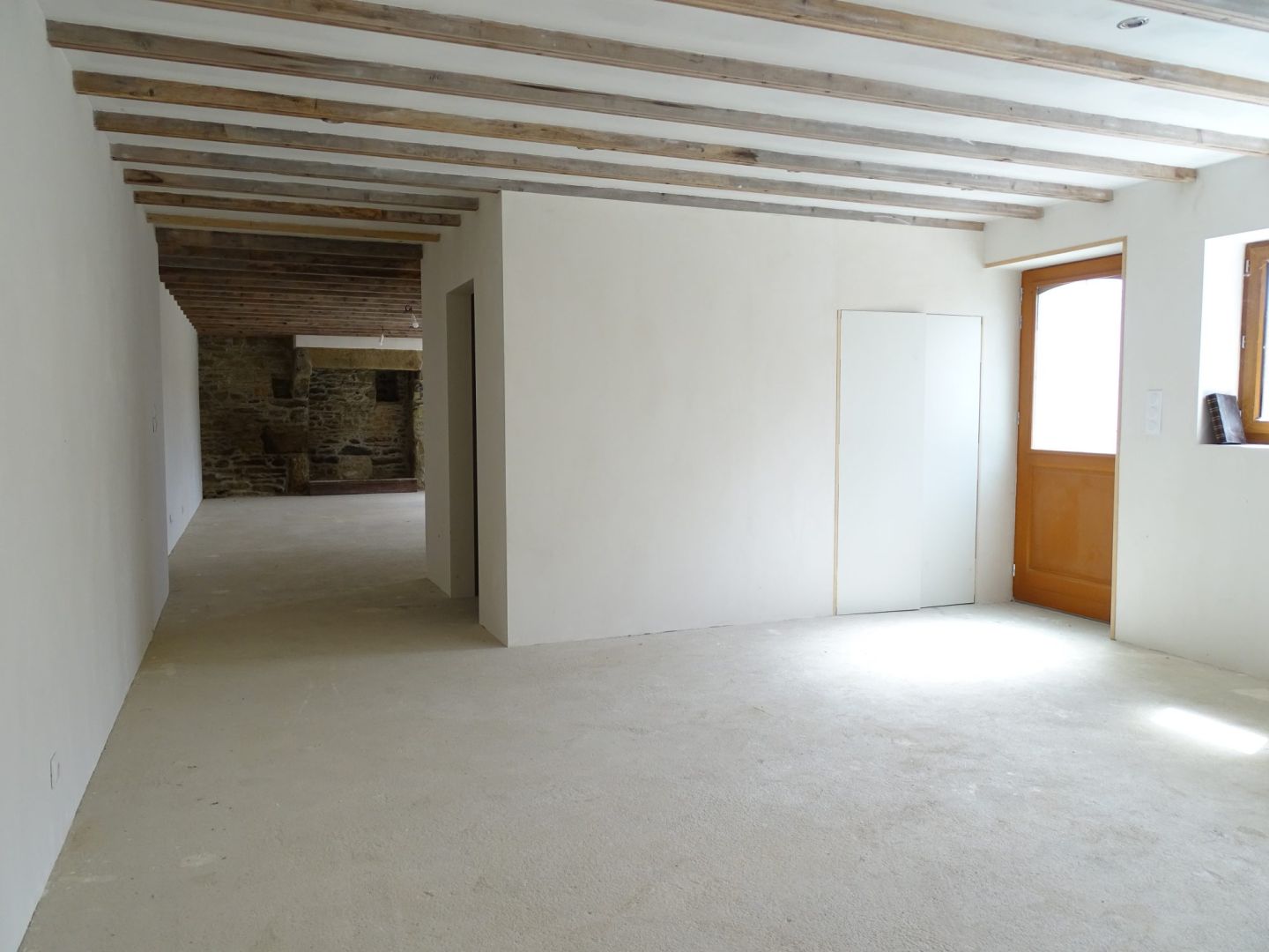 Photo COTES D'ARMOR proche de Bourbriac, maison en pierre de 3 chambres et récemment rénovée image 5/6