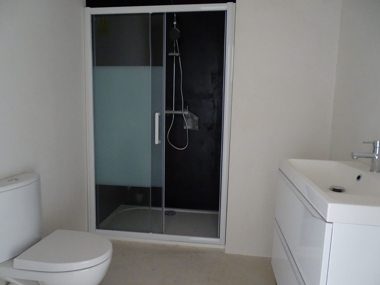 Photo COTES D'ARMOR proche de Bourbriac, maison en pierre de 3 chambres et récemment rénovée image 6/6