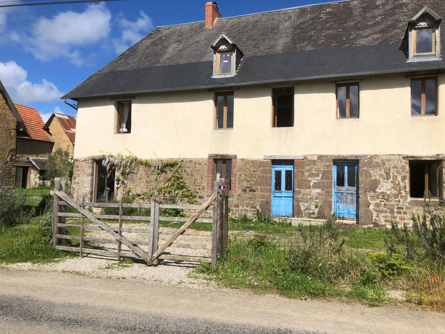 LA MANCHE Maison Mitoyenne a la Campagne a Bourgvallees