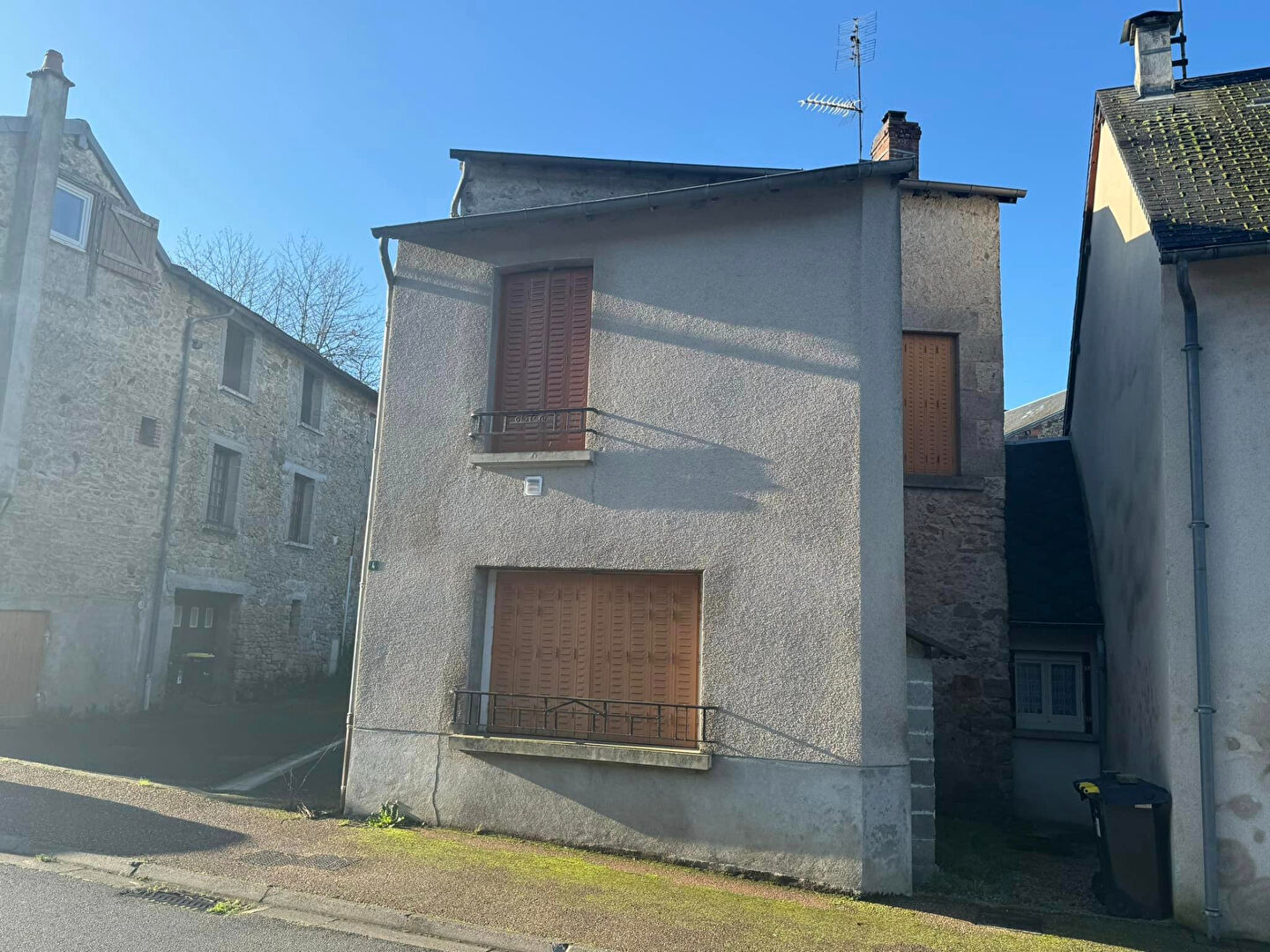 Photo CREUSE -  Proche la SOUTERRAINE - Maison De Village De 86m2 Avec Petite Cour Intérieure image 2/6