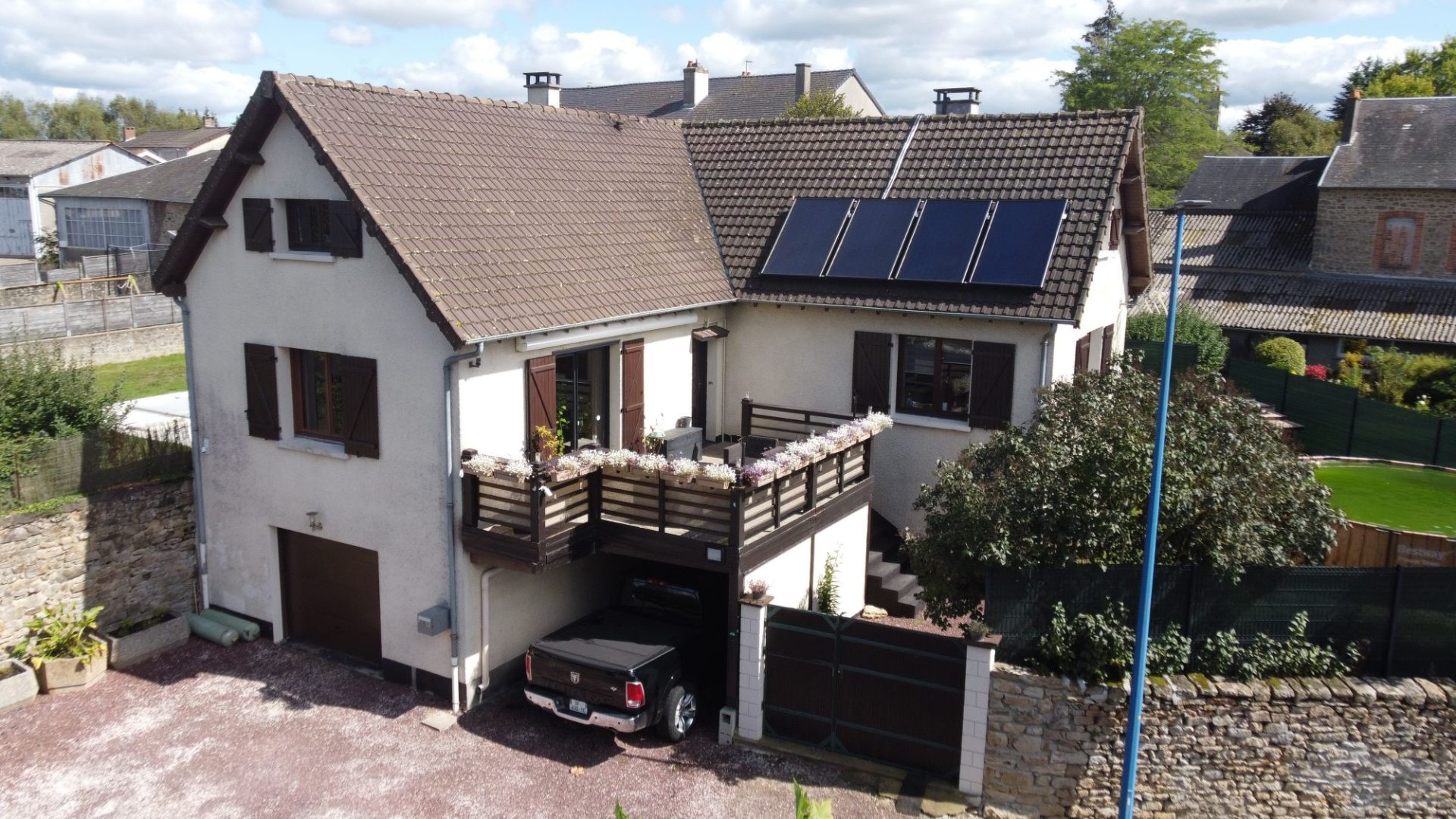 HAUTE VIENNE - Maison de ville joliment présentée au coeur de Chateauponsac