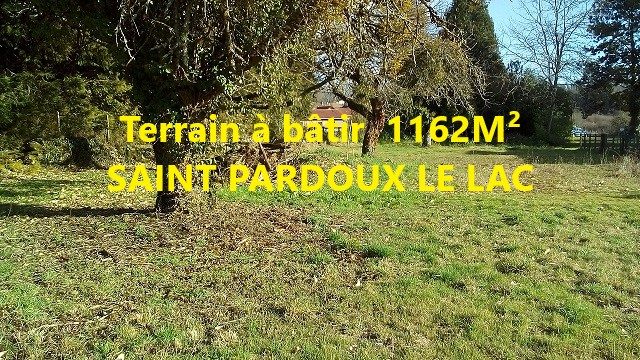 Terrain à bâtir in Haute-Vienne, Nouvelle-Aquitaine, featuring a spacious plot of 1162m².