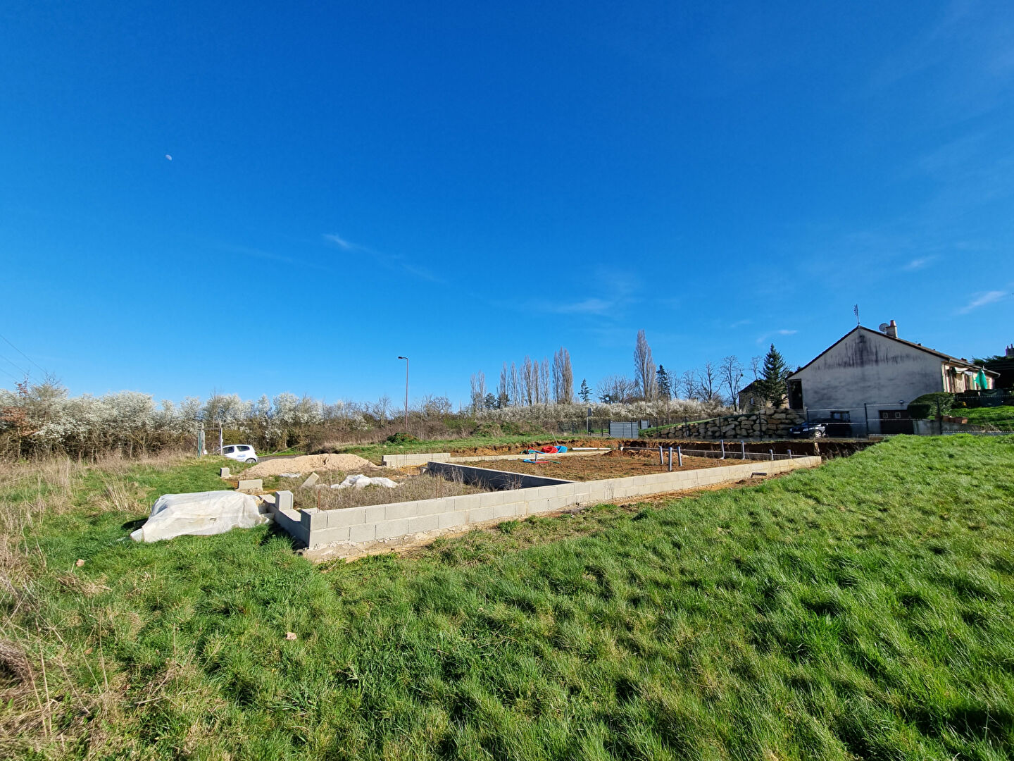 Photo INDRE - Proche CHAILLAC. Terrain Avec Fondations Et Autorisation Pour Un Pavillon De 3 Chambres Avec Garage image 4/5