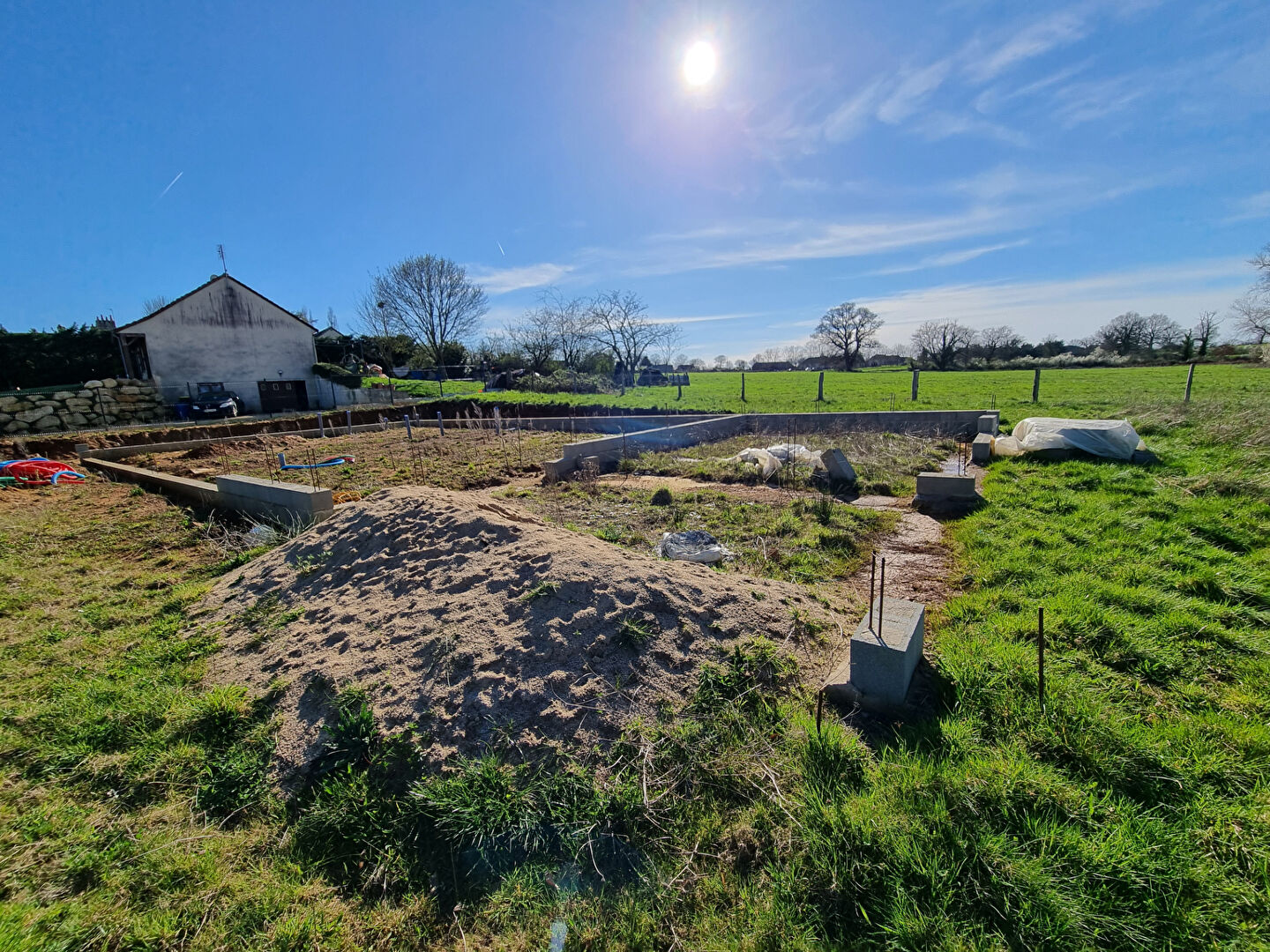 Photo INDRE - Proche CHAILLAC. Terrain Avec Fondations Et Autorisation Pour Un Pavillon De 3 Chambres Avec Garage image 5/5