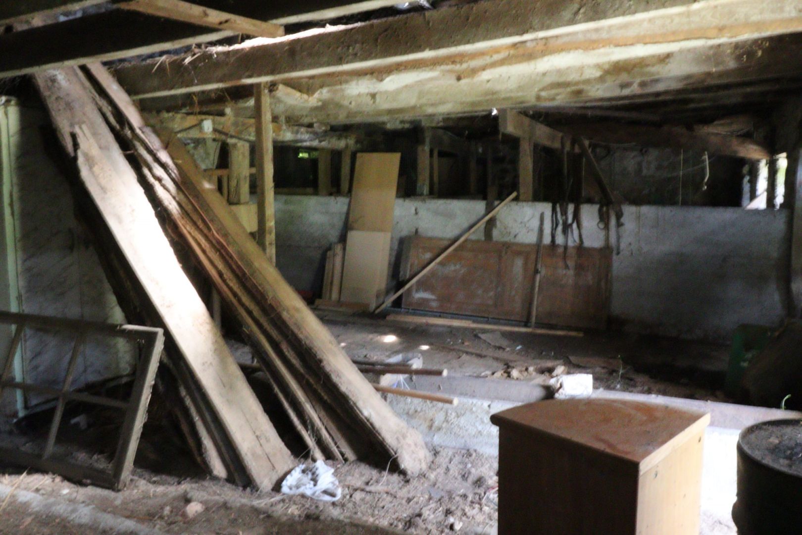 Photo CORREZE. Proche EYMOUTIERS. Grange et Hangar en pierre avec terrain de 2 472m2. image 4/6