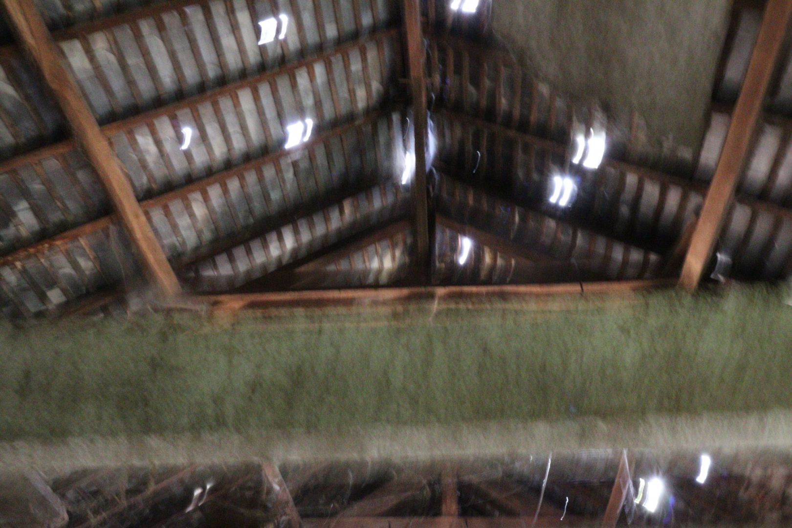 Photo CORREZE. Proche EYMOUTIERS. Grange et Hangar en pierre avec terrain de 2 472m2. image 5/6