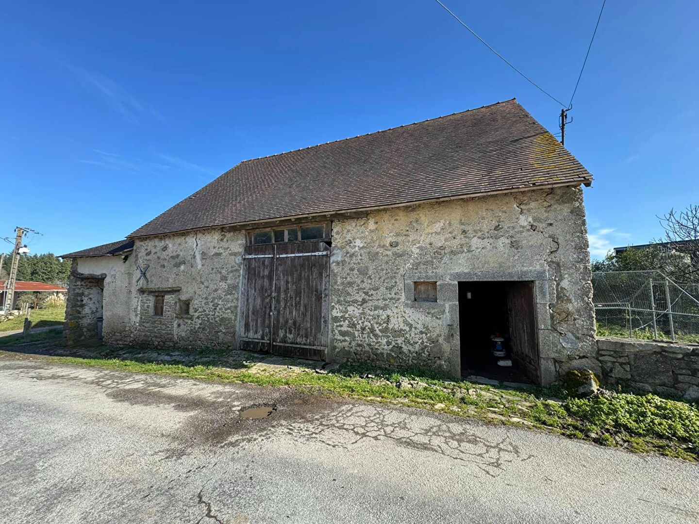 Photo HAUTE VIENNE: Maison Individuelle avec Grange et plus de 7000sqm de terrain attenant dans un hameau rural image 2/6