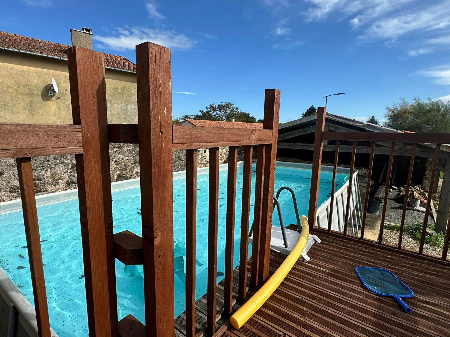 Property with a pool in Haute-Vienne, Nouvelle-Aquitaine, featuring wooden decking and outdoor amenities.