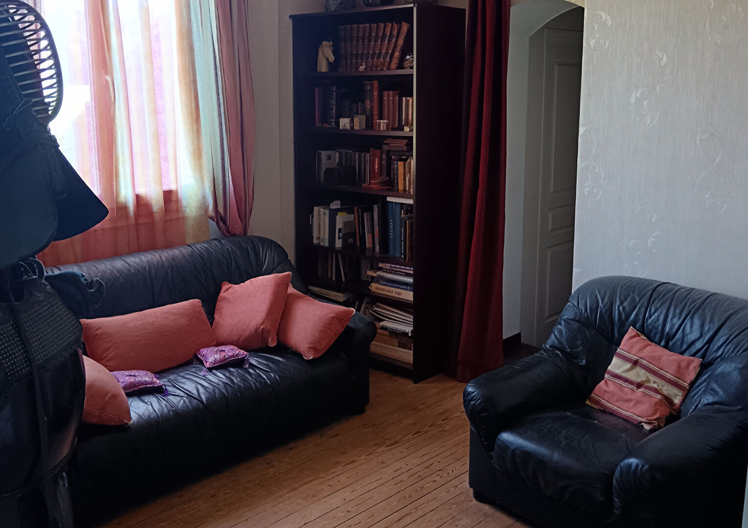 Photo ESSONNE, 40k sud du Paris, Maison Meulière de 7 Chambres, piscine, presque 1 hectare du terrain image 4/6