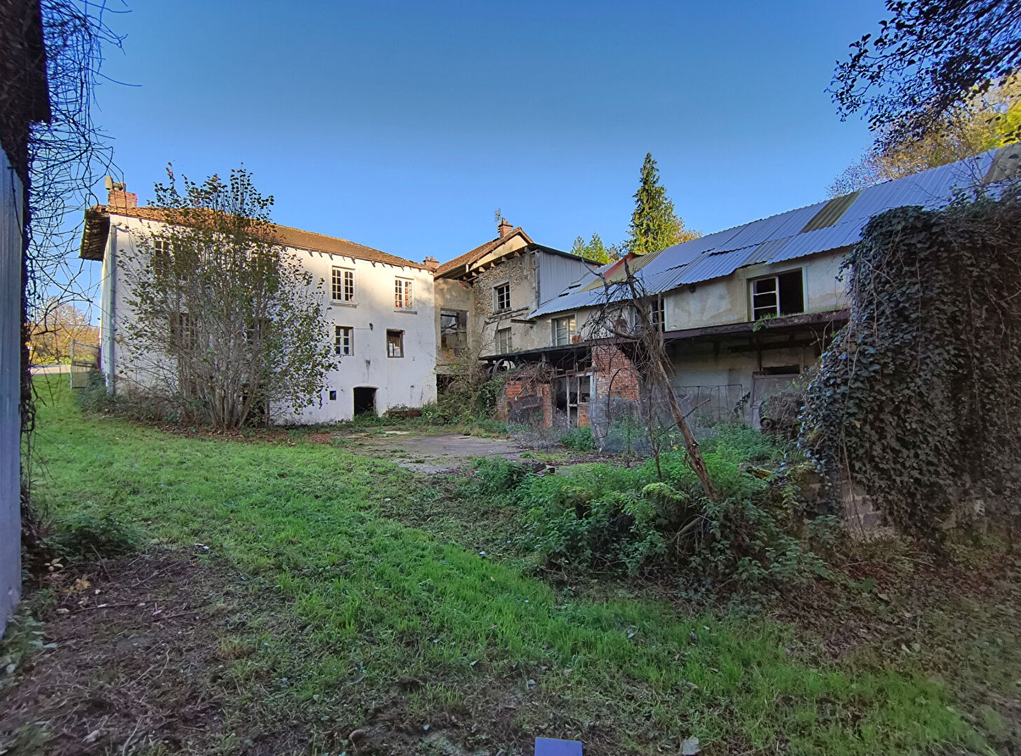Photo HAUTE-VIENNE - Ancienne filature de laine avec magasin, usine et deux grandes granges image 6/6