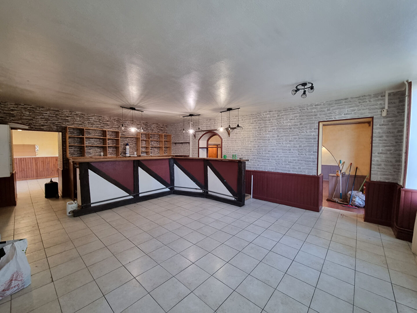 Photo HAUTE VIENNE - Lussac-les-Eglises - Ancien bar/restaurant avec logement au-dessus et maison séparée d'une chambre image 3/6