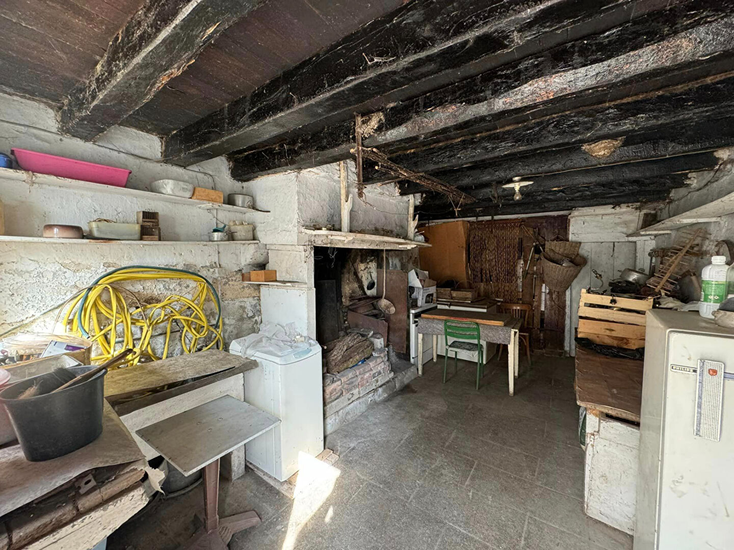 Photo HAUTE VIENNE - BESSINES SUR GARTEMPE - Petite maison en pierre à rénover entièrement avec grande grange et 7719 m² de terrain attenant. image 5/6