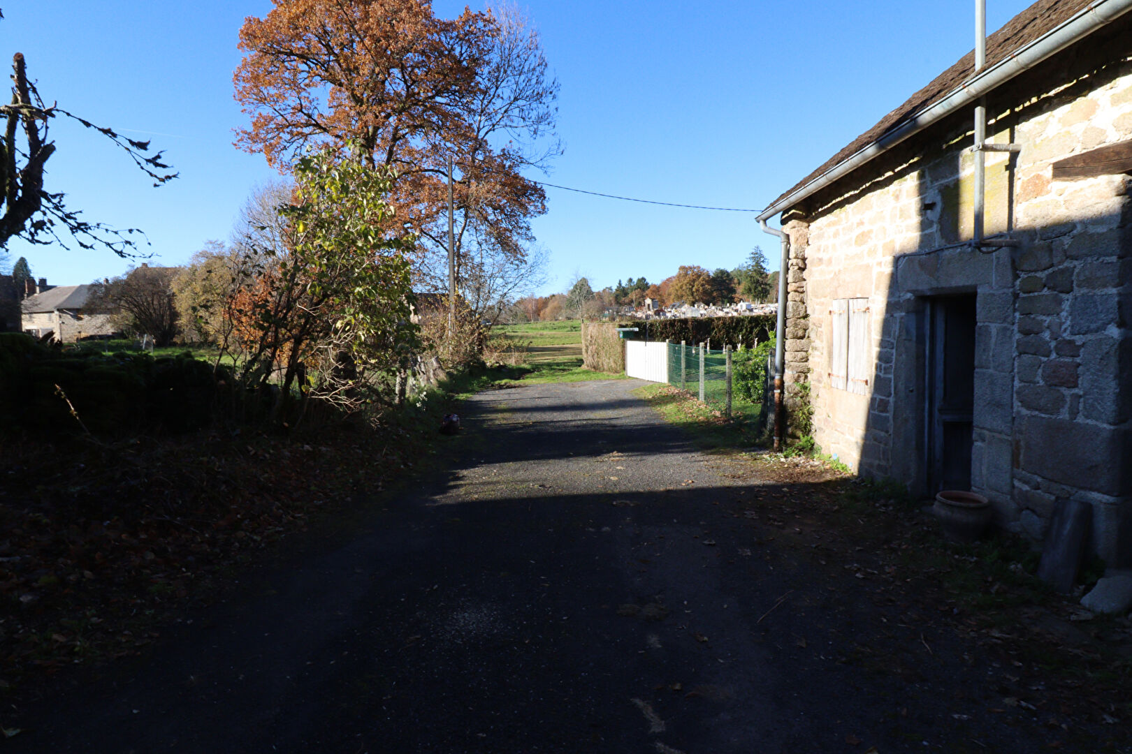 Photo CORREZE  St Augustin. Petite maison en pierre à rénover avec jardinet de 28m2 image 4/6