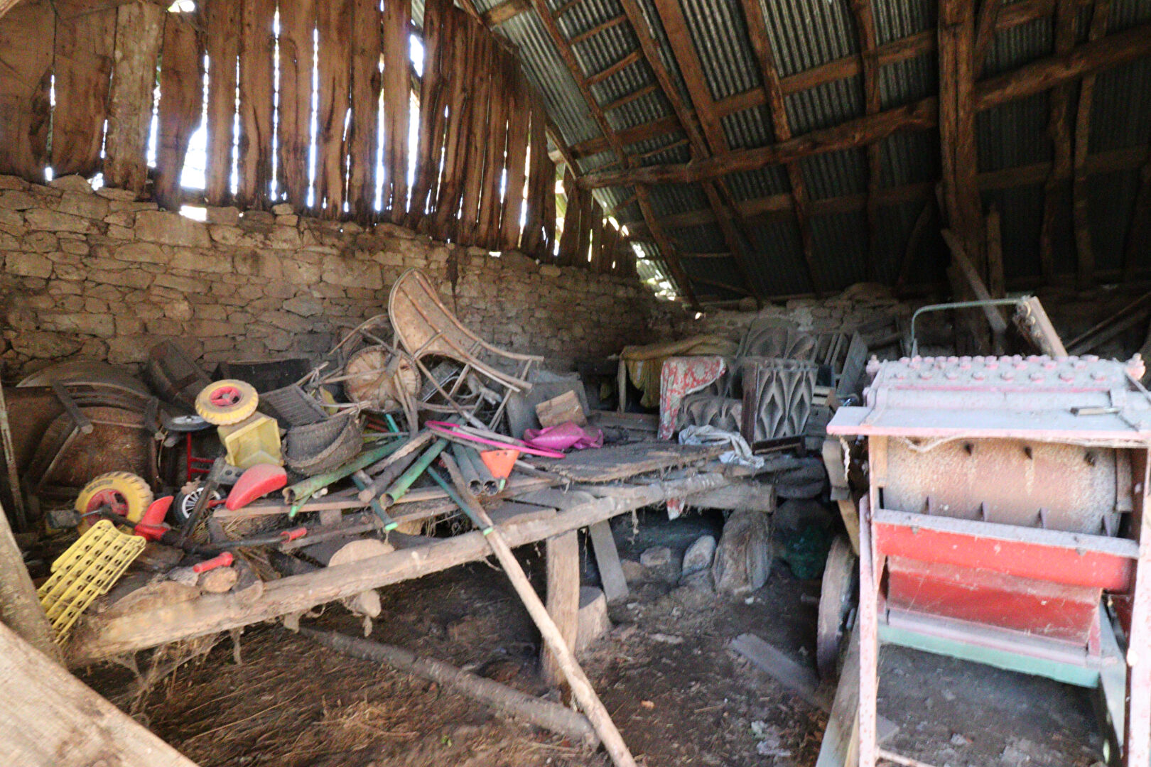 Photo CORREZE.  St Augustin.  Grange mitoyenne avec terrain de 2959m2 image 6/6