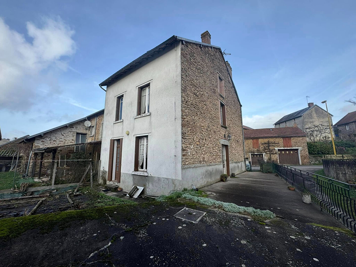 HAUTE VIENNE - Maison de hameau située à 10 mins de la ville de Bessines sur Gartempe