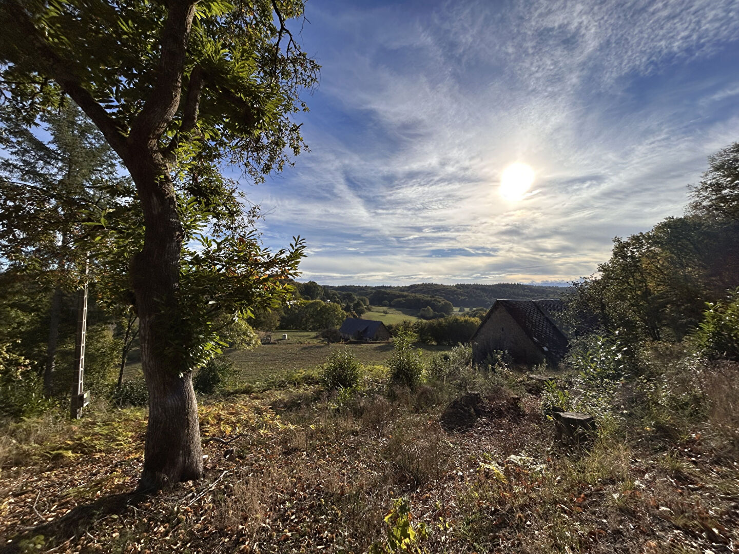 Photo CORREZE - Proche Neuvic - Grange et terrain de 3000m2. Belle vue ! image 3/5
