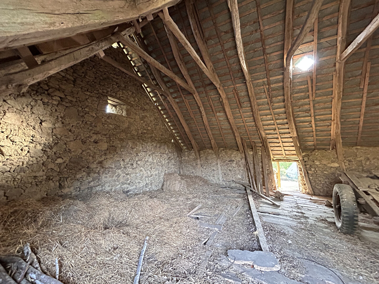 Photo CORREZE - Proche Neuvic - Grange et terrain de 3000m2. Belle vue ! image 4/5