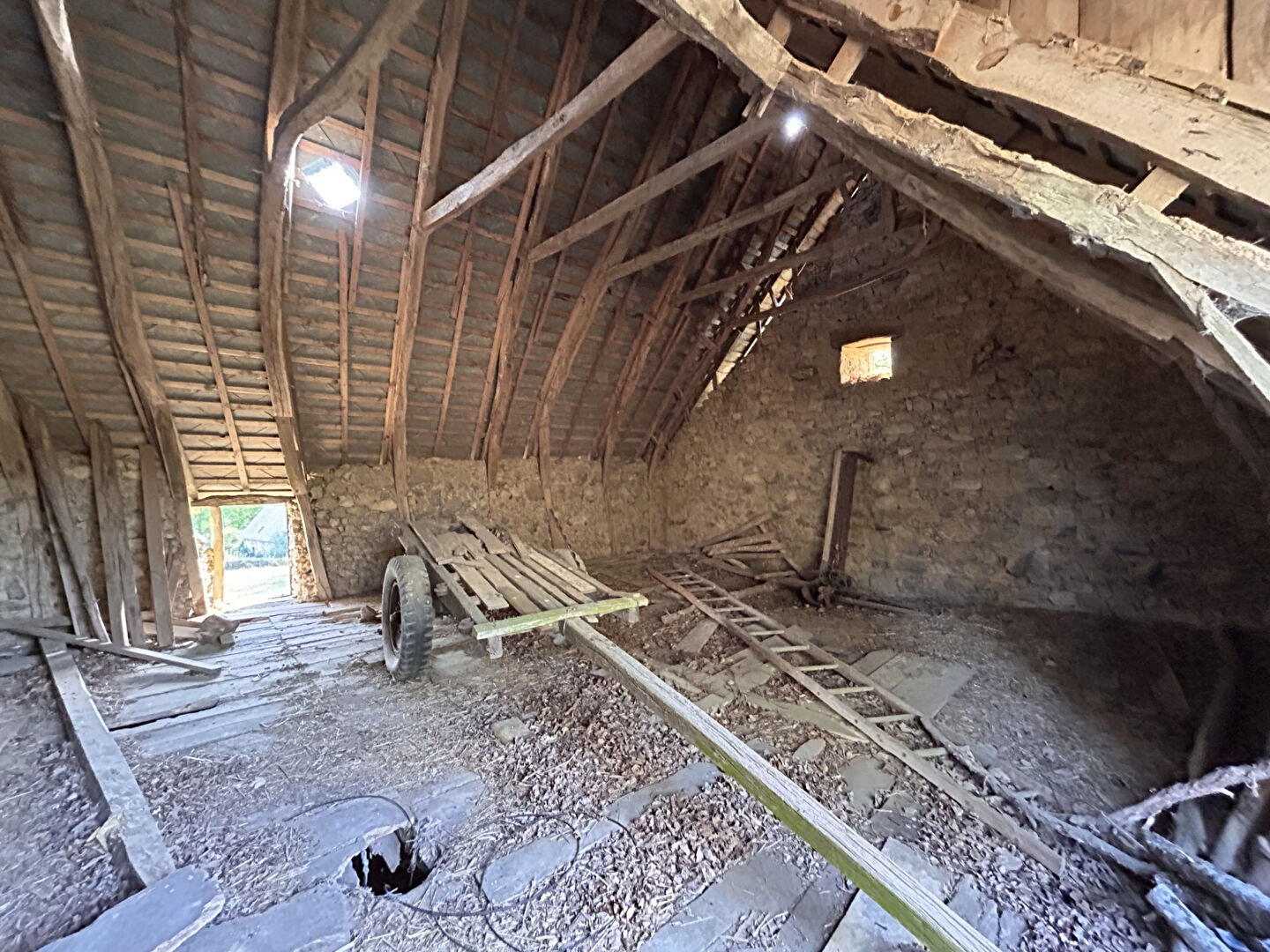 Photo CORREZE - Proche Neuvic - Grange et terrain de 3000m2. Belle vue ! image 5/5