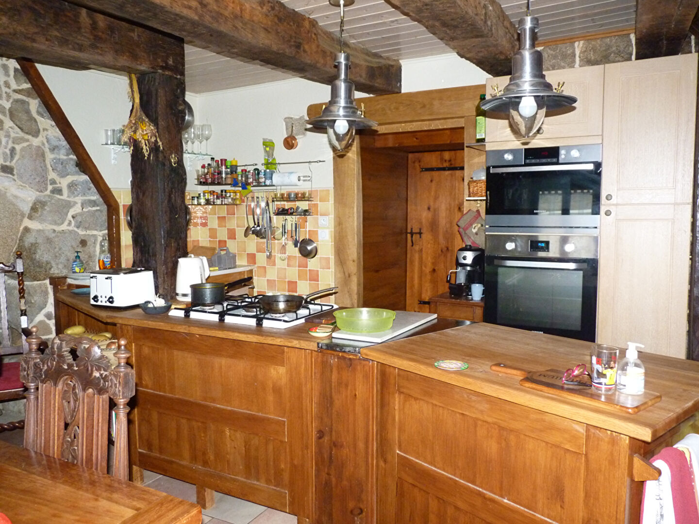 Photo CORREZE.  TREIGNAC.  Maison en pierre de 2 chambres avec garage/atelier attenant et cour extérieure. image 6/6