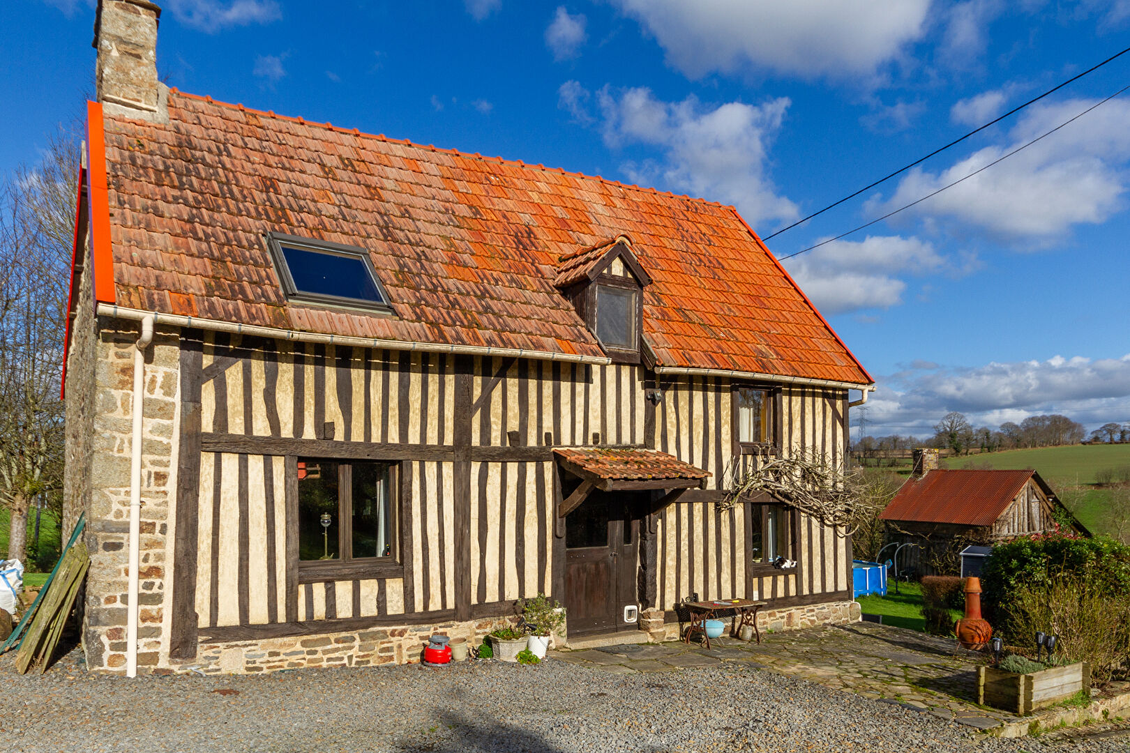 Photo MANCHE: Maison de caractère et gîte dans une campagne paisible a Isigny Le Buat. image 2/6