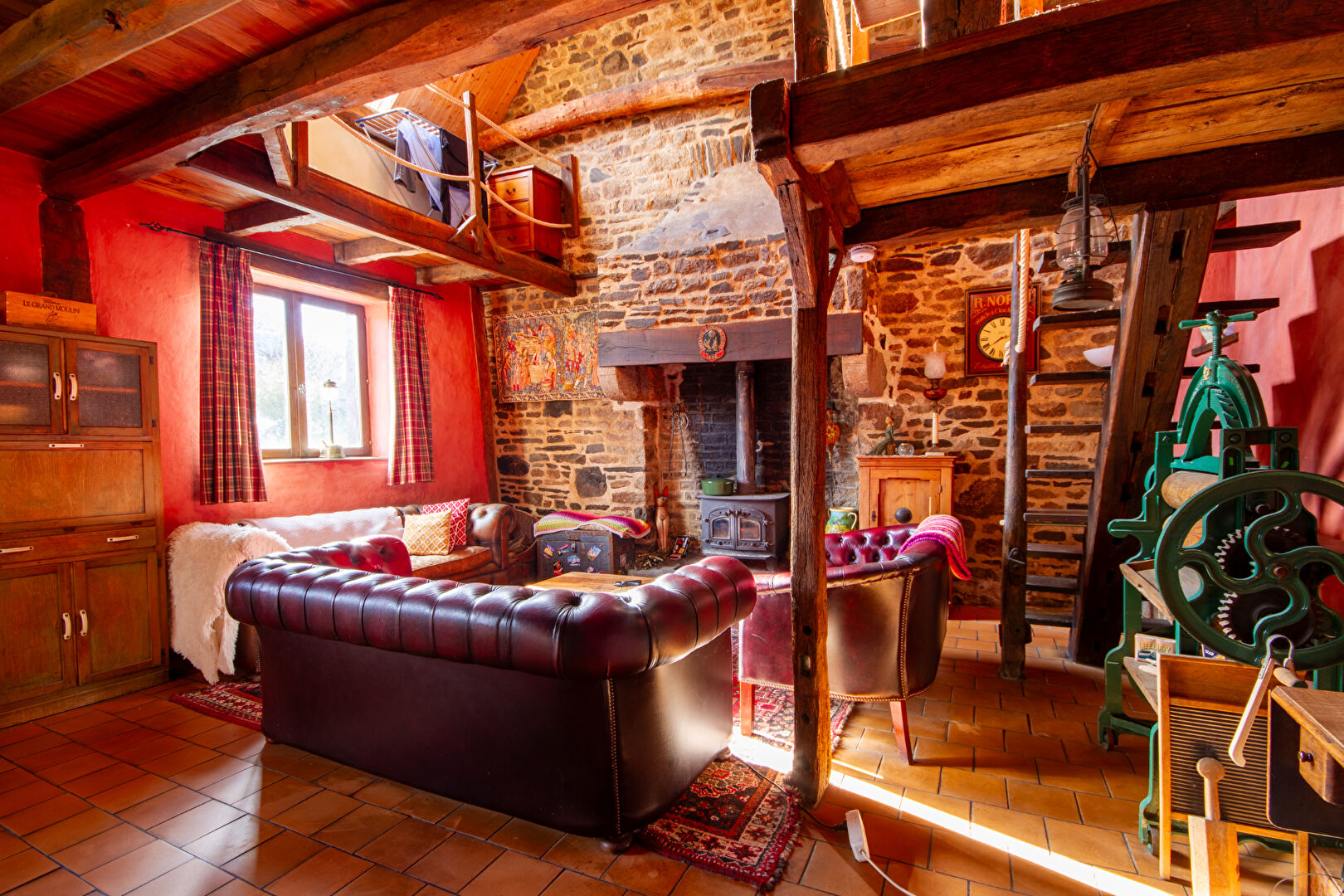 Photo MANCHE: Maison de caractère et gîte dans une campagne paisible a Isigny Le Buat. image 3/6