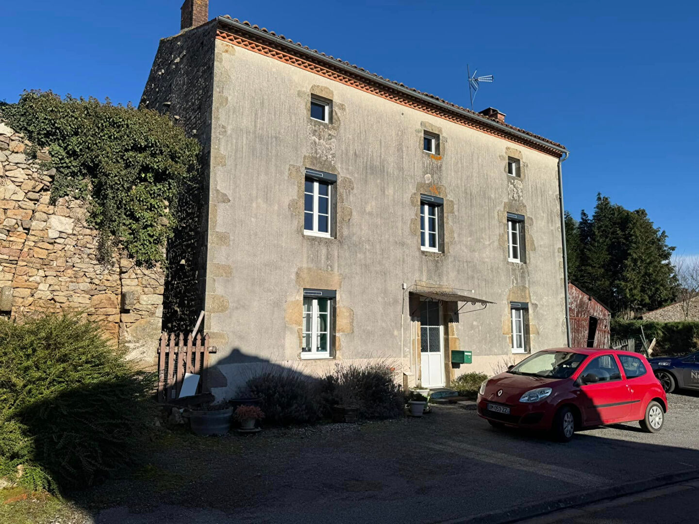 Photo HAUTE VIENNE - SYMPATIQUE MAISON DE CAMPAGNE indépendante sur grand terrain de 5332m² avec divers abris. image 1/6