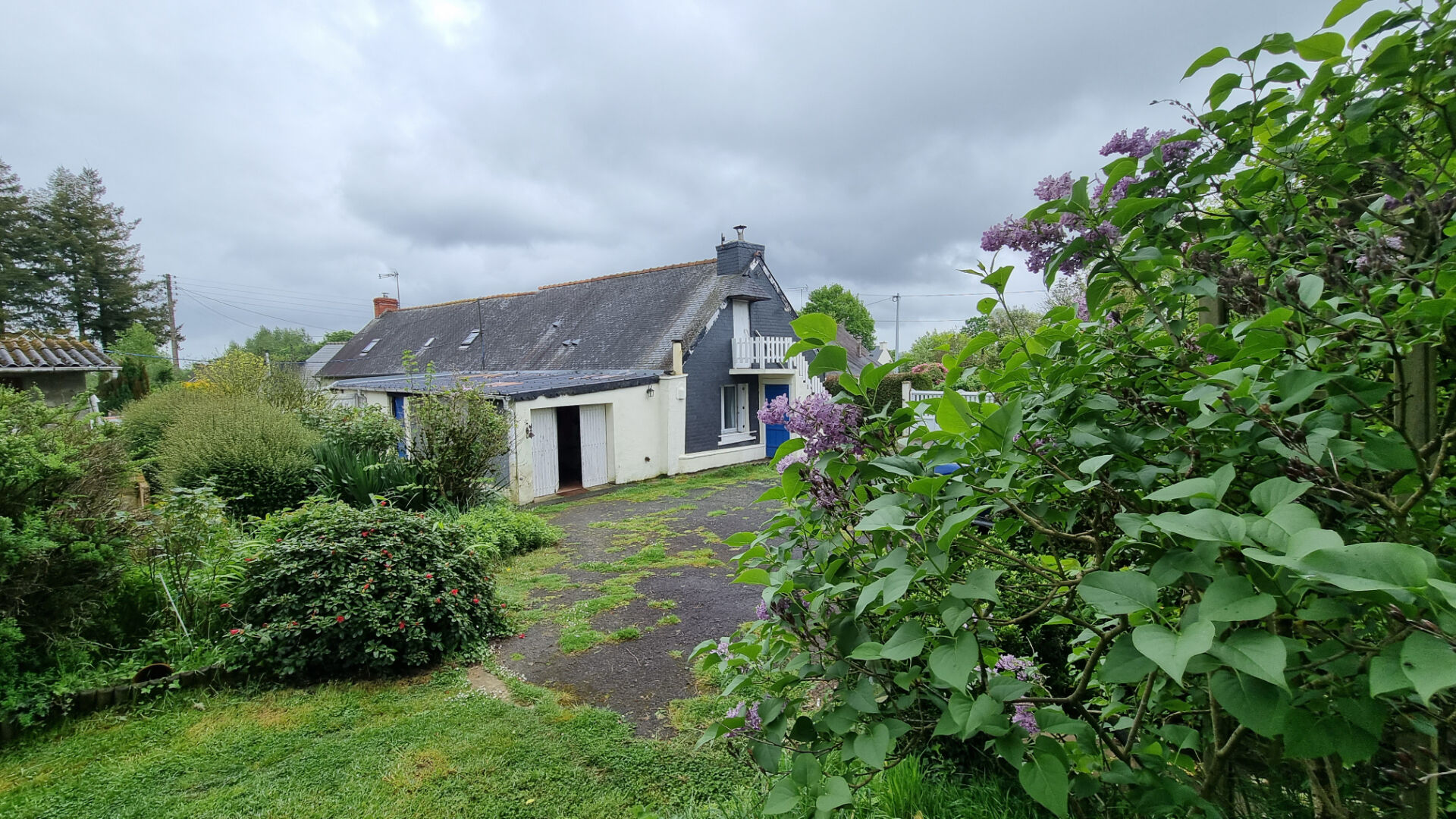 Photo CÔTES D'ARMOR Maison avec garage, terrain, puits, et dépendances image 2/6