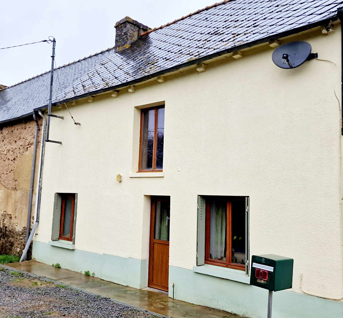 Photo MORBIHAN - Proche Menéac- Maison 1 chambre avec grand jardin, bûcher, atelier (interieur)  et dépendance. Grand grenier à aménager image 2/6